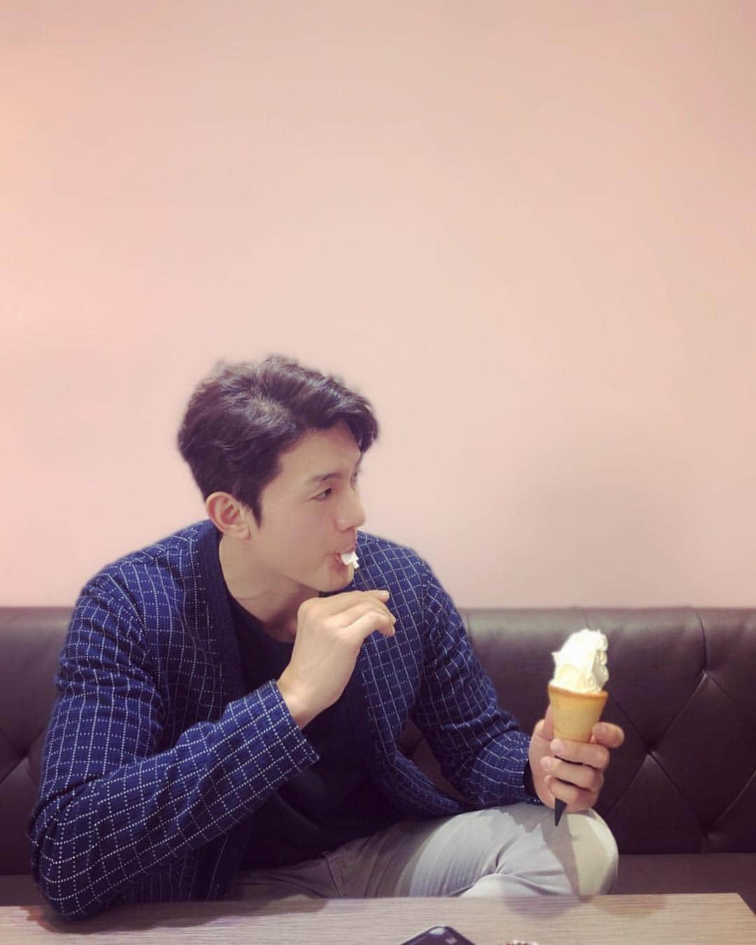 イ・ギウさんのインスタグラム写真 - (イ・ギウInstagram)「N ice cream🍦 .. .. #losangeles #로스앤젤레스 #leekiwoo #아이스크림 #음~」2月24日 14時38分 - lee_kiwoo