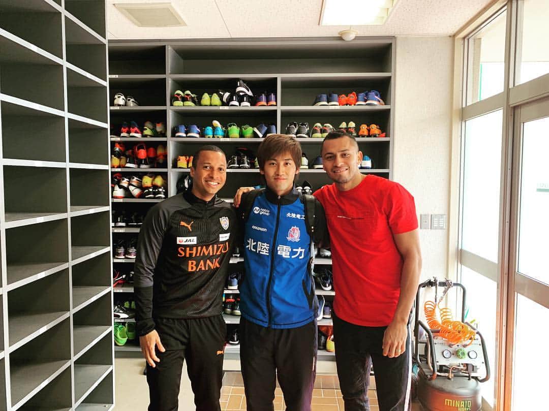 花井聖のインスタグラム：「今日はキャンプ最終日で清水エスパルスと練習試合でした。 久しぶりにドグとルイスに会いました。 2人とも元気そうでした！ . #清水エスパルス #ドウグラス #ルイス #花井聖 #徳島ヴォルティス #静岡キャンプ終了のお知らせ #開幕まであと2週間 #まずは体調整えよう」