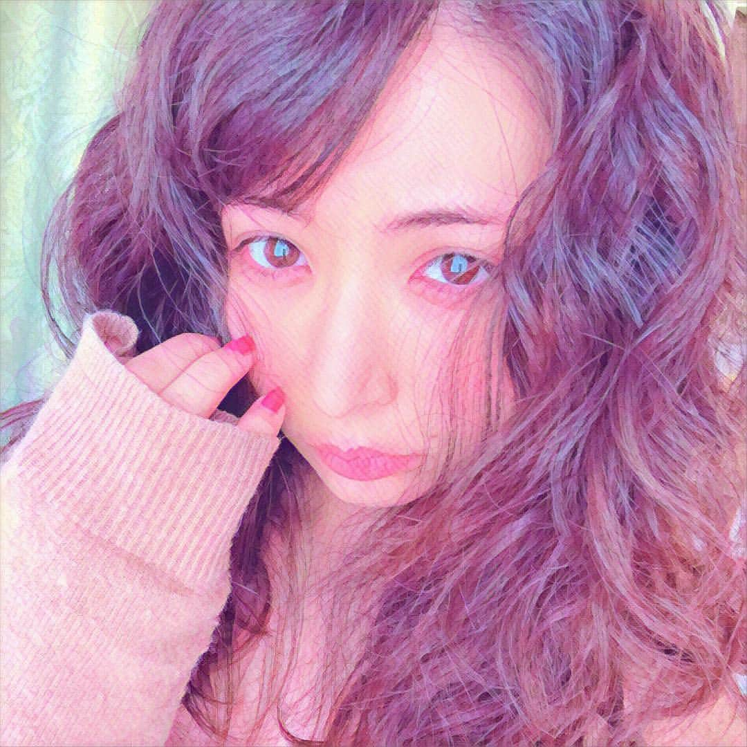 照沼ファリーザ（晶エリー）のインスタグラム：「初めての美容室でカットしてトリートメントしてもらってきた✩すごいカット上手だった✩前よりくせ毛が綺麗にでるようになって嬉しいな」