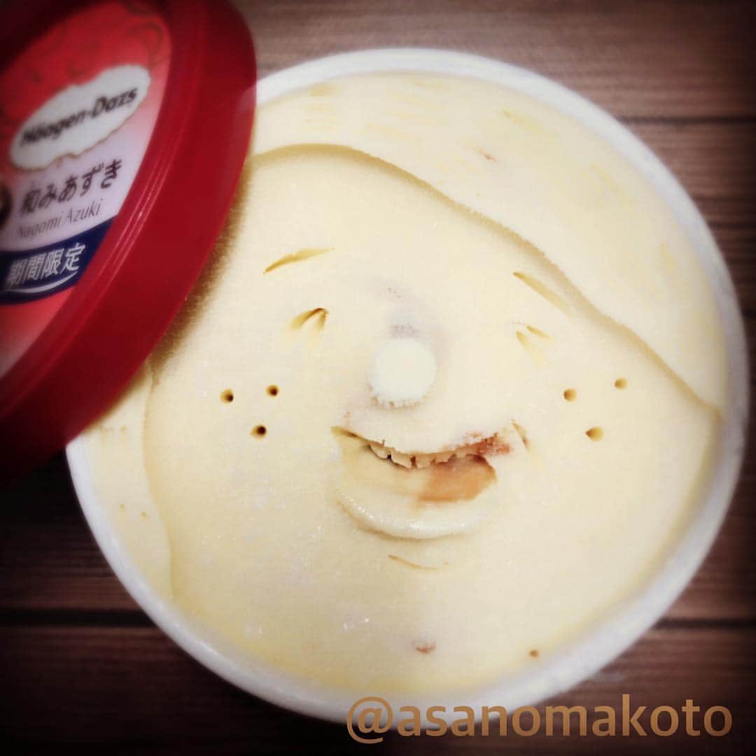 asanomakotoのインスタグラム：「I'll eat a dessert and become fine! ✨😙✨ #haagendazs #HäagenDazs #haagen_dazs  #love #smile  #スマイル #和みあずき #smile #haagendazsid  #ice #icecream #icecreams #iceart #instafun #instapop #instacool #instagood #アイスアート #awesome #instaice #marinandwalk #instafollow #happy #ハーゲンダッツ #アイスクリーム #カップアイス #love #instafood #photooftheday #webstagram #期間限定 #アイスクリームスプーン  #happy ☆皆様こんにちは！ご無沙汰しております🙇‍♂️新作たっくさーん期間限定で出でますが追いつけてます？僕は60パーセントくらいコンプリートってとこです。あの、高いシリーズが未開拓なので余裕あるときチャレンジしてみようかな。。。今回の和みあずきはと言いますと、、美味しーです。あずき界では、31の大納言あずきが一番好きですが引けを取らぬ美味しさかと思います。定番の食べ方にはなりますが少々溶かしてからお召し上がるとなお良い感じだと思います。またよろしくお願い致します🍨✨」