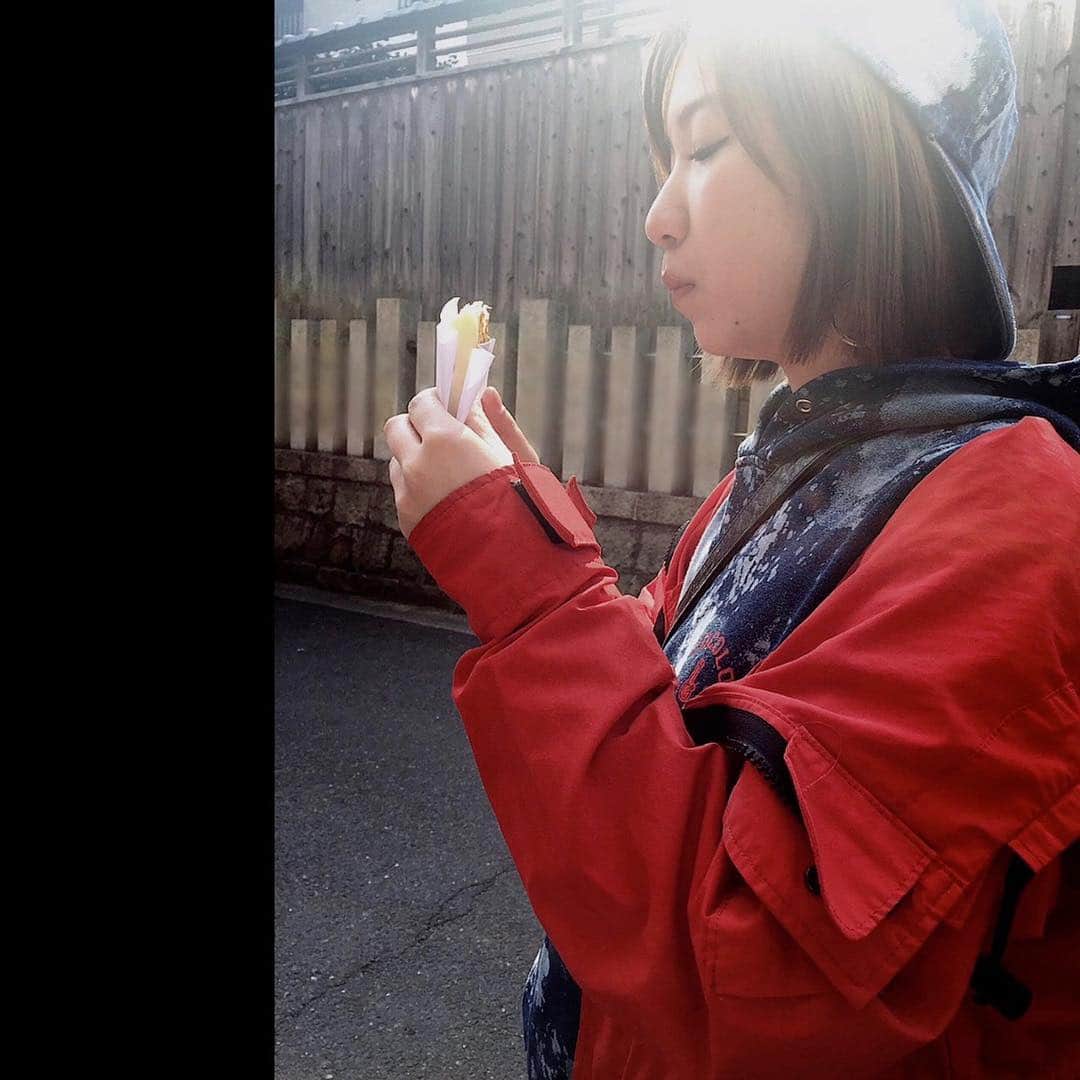 MAYU（吉田真悠）さんのインスタグラム写真 - (MAYU（吉田真悠）Instagram)「. 写真の日付とか見るのなんか好きで これは去年の今日だったらしい☀️ 2月にこの上着の薄さは違う 少年？👦🏻⚽️ ホットク食べたい」2月24日 19時34分 - lgm_mayu_official
