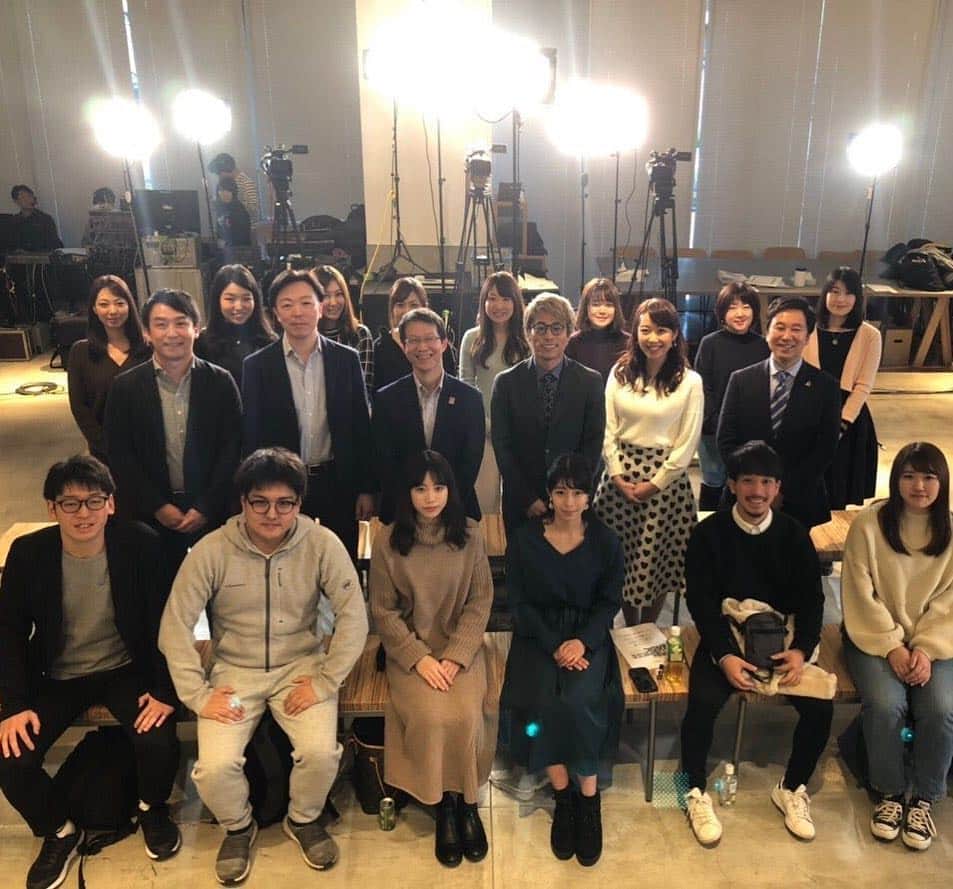 須黒清華のインスタグラム：「この後11時からは、 「田村淳のBUSINESS BASIC」 すでに動き始めている通信技術、5Gで生みだす新しいビジネスとは⁇ 起業を目指す学生さんたちとセッションしていきます‼︎ 自動運転、医療、音楽やゲームも、私たちの身近にある様々なものが、5Gで変わっていくかも！？ #nttドコモ #ポケットクエリーズ #メドレー 3社の皆さんに5Gを語って頂いています(^^) 皆さんも一緒に新しいビジネス考えてみませんか⁇ #bsテレ東 #田村淳 #田村淳のbusinessbasic #5g」