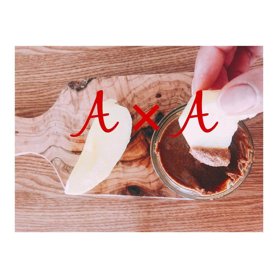 のインスタグラム：「. “Apple ❣️ Almond butter” the combination is not like any other. #FarmersMarket #HomemadeAlmondbutter #BestSnacking 古いアーモンドをローストして #アーモンドバター に。 りんごに付けて食べるこの組み合わせ、おススメです♡ #自家製アーモンドバター #ファーマーズマーケット #山形りんご#最高のスナック」