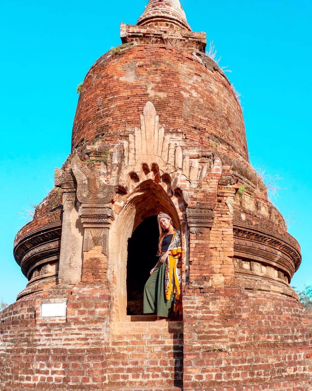 のインスタグラム：「人生楽しいな〜って毎日思えてることに本当に感謝。おやすみなさい🌙 . photo in #myanmar #bagan #myanmartravel #myanmartrip #instamyanmar #asian #travelforlife #travelforever #traveler #travelgirl #lovetravel #neverstopexploring #lovemylife #lovemyjob #goodnight」