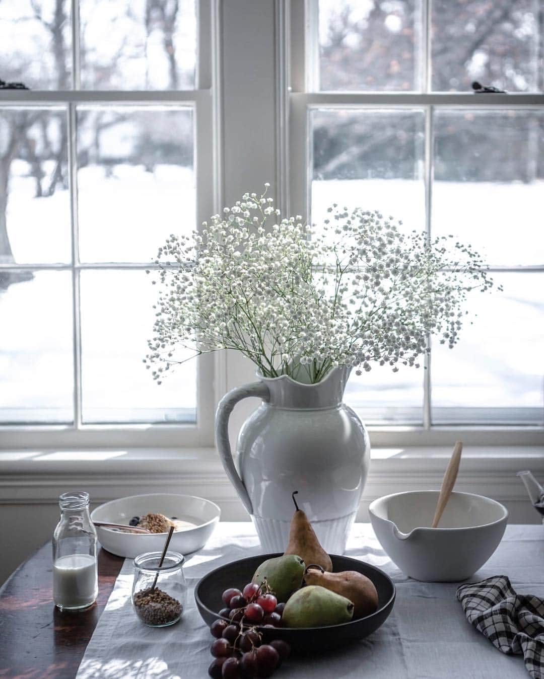Krissyのインスタグラム：「Quiet mornings and the most beautiful winter light . A few years ago on a trip through Germany and Scandinavia I kept coming across huge bundles of gypsophila - casually plunked into vases and pots and buckets on tables, on cafe counters, in hotel rooms - I loved this reinterpretation of something I had previously overlooked / dismissed . And now, when I see it I am reminded of this wonderful trip and I often gather up a few bundles of it to bring home and plunk in a pitcher on my table. Especially loving it this winter as it looks like a million little snowflakes brought indoors . . . . . #exploretocreate #beinspired #momentslikethese #gatheringslikethese #thatsdarling#fellowmag#thehappynow #hellospring #simplejoys #eleganceintheeveryday #chasinglight #habitandhome #provinciallife #flowerstagram #myhousebeautiful #vscoflowers #blooms #embracingtheseasons #seasonspoetry #seekinspirecreate #myeverydaymagic #livemoremagic #aseasonalshift #quietinthewild #thatauthenticfeeling #alliseeispretty #poetryofsimplethings #verilymoment」
