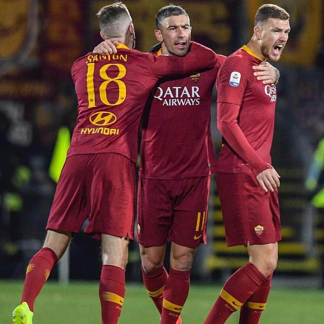 ダビデ・サントンのインスタグラム：「Vittoria sofferta ma voluta fino alla fine... Adesso testa al derby 🔜 #ForzaRoma #DS18 💪🏼♥️💛」