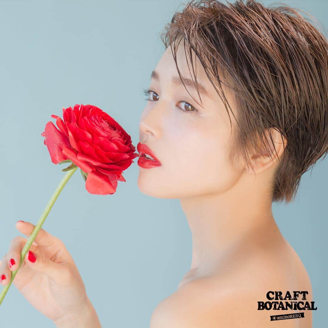富久美玲のインスタグラム：「_ . CRAFTBOTANICALの撮影🌹 . 天然由来成分がたっぷり配合の アミノレスキュークラフトボタニカル シャンプー&トリートメント🛁✨ . 📷 @keiichinitta 💄 @masayoshiokudaira . #CRAFTBOTANICAL #クラフトボタニカル #aminoresq #アミノレスキュー #shampoo #シャンプー #treatment #トリートメント #relax #haircare #LOFT #ロフト #東急ハンズ #ショップイン #ドンキ」