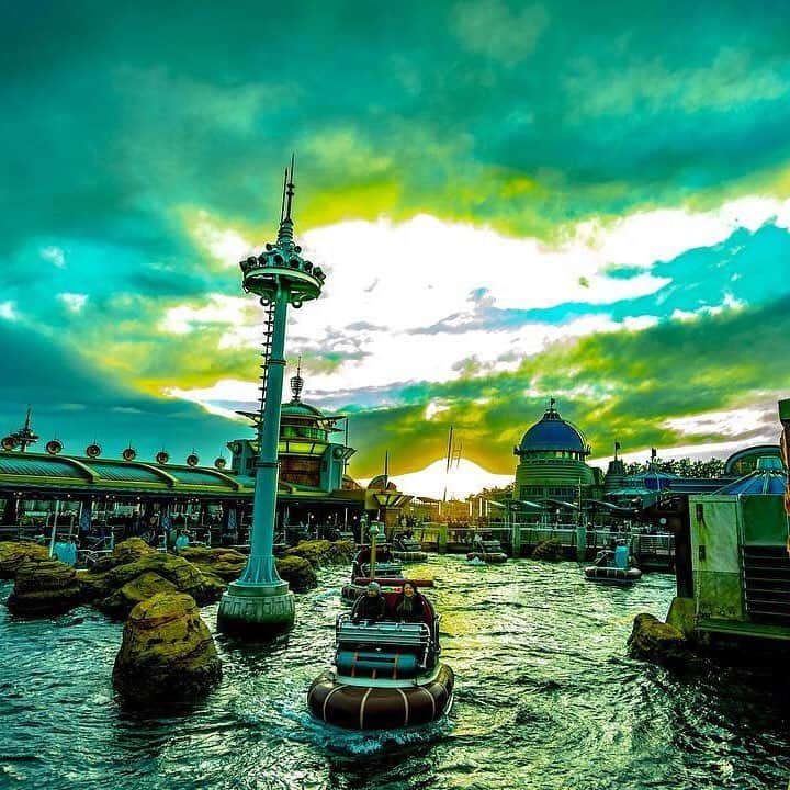 東京ディズニーリゾートさんのインスタグラム写真 - (東京ディズニーリゾートInstagram)「Spin around Port Discovery! まさに時空を超えた未来のマリーナ (Photo:@toshikun_pic)  #aquatopia #portdiscovery #tokyodisneysea #アクアトピア #ポートディスカバリー #東京ディズニーシー #東京ディズニーリゾート  これからもゲストのみなさんの写真をご紹介します。 #tokyodisneyresort などをつけて投稿してくださいね。詳しくは公式ブログでご案内しています。 http://www.tokyodisneyresort.jp/blog/151005/」2月25日 16時30分 - tokyodisneyresort_official