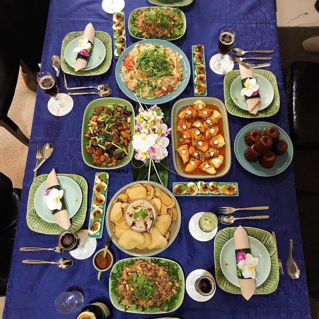 山本モナのインスタグラム：「ジュンちゃんのお手製タイ料理。最高。  #どれもめちゃくちゃ美味しい #タイ料理 #イトウジュン  #食べすぎた」