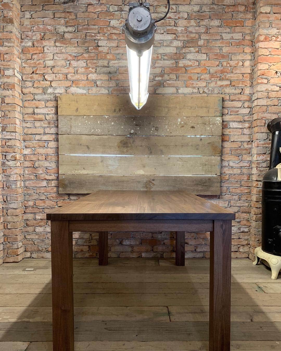 The HUNTのインスタグラム：「. “TUBE LAMP”が再入荷☆ . #THEHUNT_INDUSTRIAL  #TUBELAMP #ANTIQUELAMP #INDUSTRIAL  #NEUSTYLE  #DININGTABLE  #BLACKWALNUT #ブラックウォールナット #無垢材 #オーダー家具  #家具製作 #足場板 #古材」