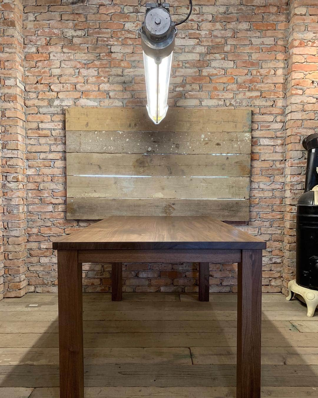 The HUNTのインスタグラム：「. “TUBE LAMP”が再入荷☆ . #THEHUNT_INDUSTRIAL  #TUBELAMP #ANTIQUELAMP #INDUSTRIAL  #NEUSTYLE  #DININGTABLE  #BLACKWALNUT #ブラックウォールナット #無垢材 #オーダー家具  #家具製作 #足場板 #古材」