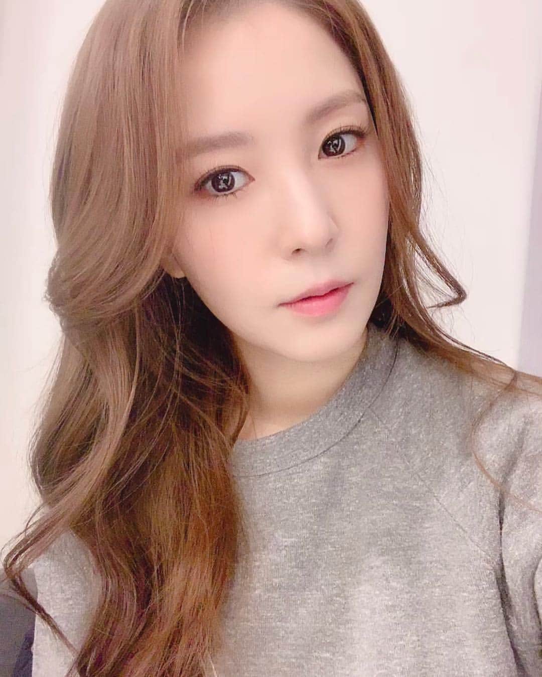 BoAのインスタグラム：「아침은 아직 춥다 👻」