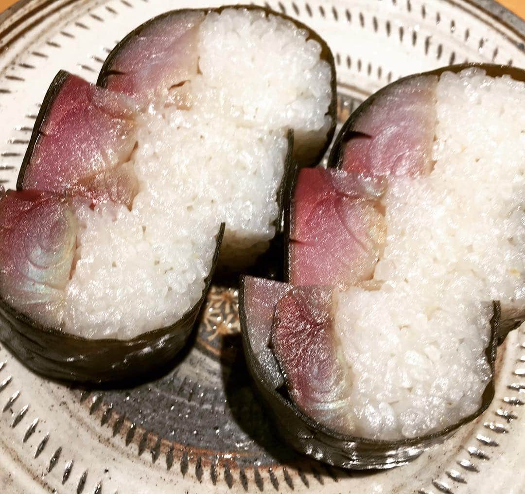 辻仁成さんのインスタグラム写真 - (辻仁成Instagram)「パリの鯖寿司。丁寧な仕事です。美味かった。」2月25日 9時46分 - tsujihitonari