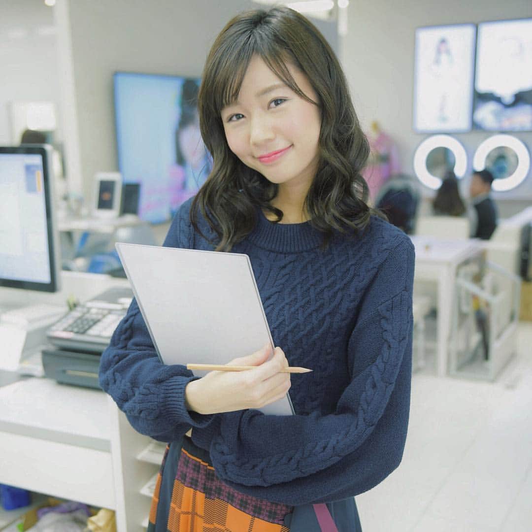 杉浦みずきのインスタグラム：「. 証明写真などの撮影でいつもお世話になっているスタジオノールスさん✨ ・ すごく綺麗な仕上がりに撮ってくださるので、今の時期は就活写真におすすめです！ ・ 時々お手伝いで私も店頭にいます☺️ 特に三回生はぜひ〜！！ ・ ⚠️このインスタを見た！と言ってくれたら2000円割引してくれるそうです！ ・ #スタジオノールス #この写真もノールスのカメラマンさんが撮ってくださいました」