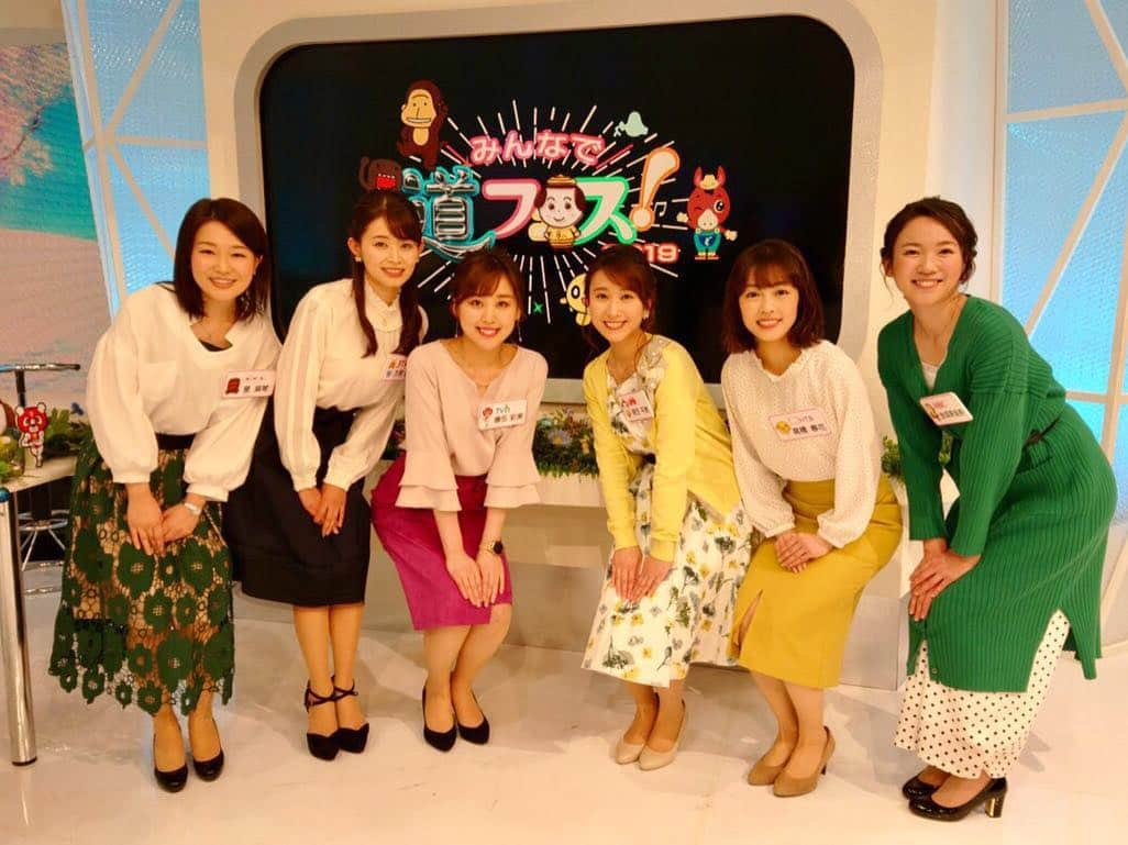 札幌テレビ「どさんこワイド朝」さんのインスタグラム写真 - (札幌テレビ「どさんこワイド朝」Instagram)「. おとといの土曜日、 北海道のテレビ局が手を取り合い、6局同時生放送を行いました😊 . 写真はその時の控え室やリハーサルの様子です‼️ . さらに‼️ 舞台裏に潜入した様子を 今日のどさんこワイド179の中で放送します😁 . 大泉洋さんとタカアンドトシさんのお二人にもお話を聞いちゃいました‼️ . 是非、ご覧ください🤗 . #道フェス  #nhk #星麻琴 アナ #tvh #磯田彩実 アナ #uhb #柴田平美 アナ #htb #高橋春花 アナ #hbc #金城茉里奈 アナ #stv #大家彩香 アナ . #大泉洋 さん #タカアンドトシ さん」2月25日 13時15分 - dosanko_asa