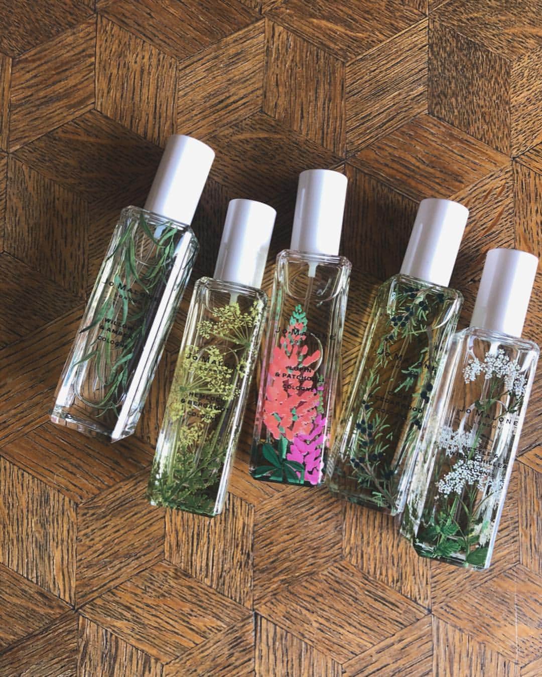 野尻美穂のインスタグラム：「春のJo MALONE🧡 ワイルドフラワー&ウィーズコレクション💐 単体でも全部好きな香りだし、コンバイングも毎日試してるけどどれも相性が良さそう🙆‍♀️ パッケージもこれまた好みすぎてテンション上がる🥺💕 ジョーマローン好きすぎてもう何年選手なんだろうかってくらい大好き🥰  #jomalonelondon  #ジョーマローンロンドン #WildlyWonderful #FragranceCombining #コンバイングとは香りの重ねづけのことね☺️」