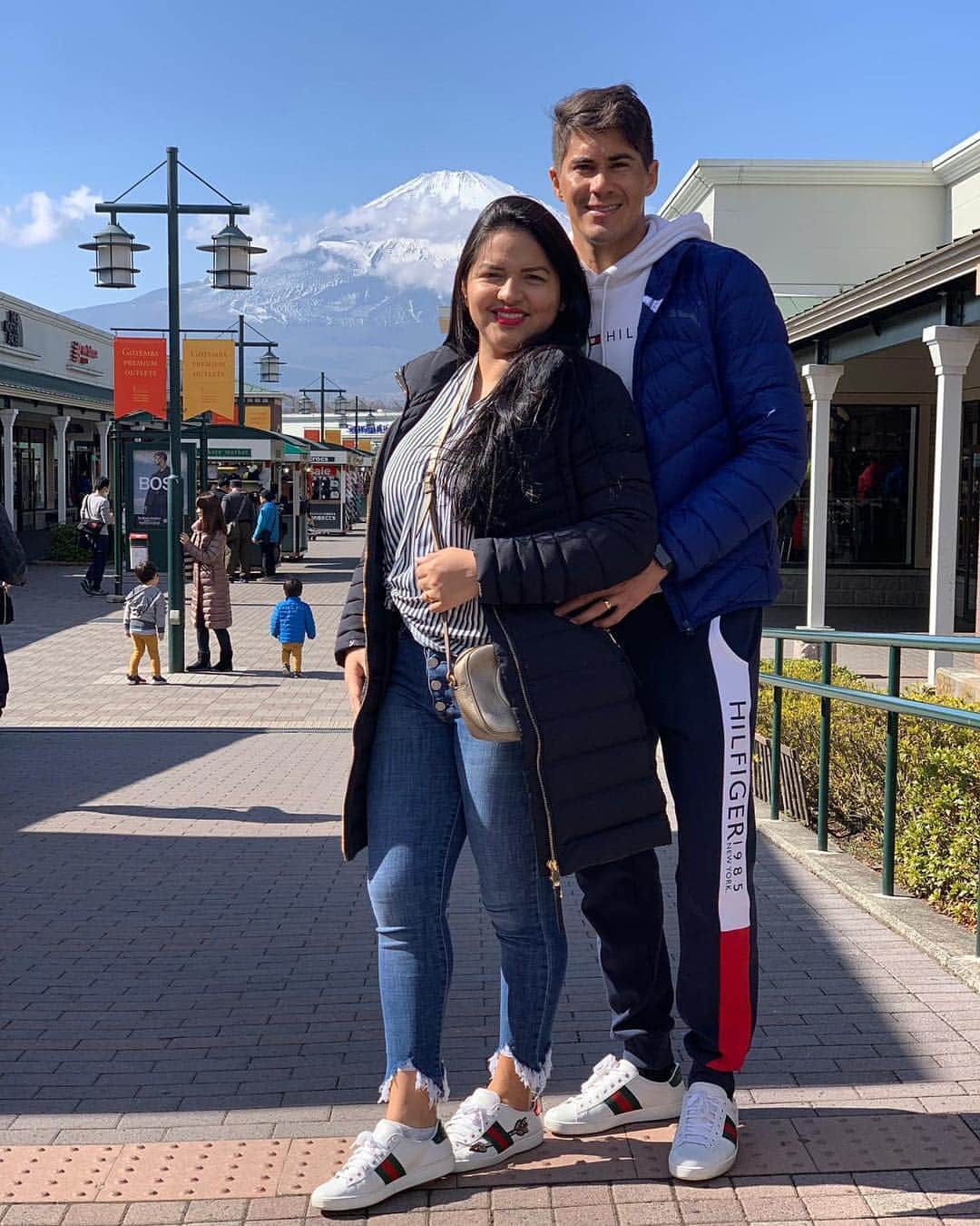 のインスタグラム：「Família base de tudo ❤️🙏 Dia de passear⭐️🌎 #montefuji#」