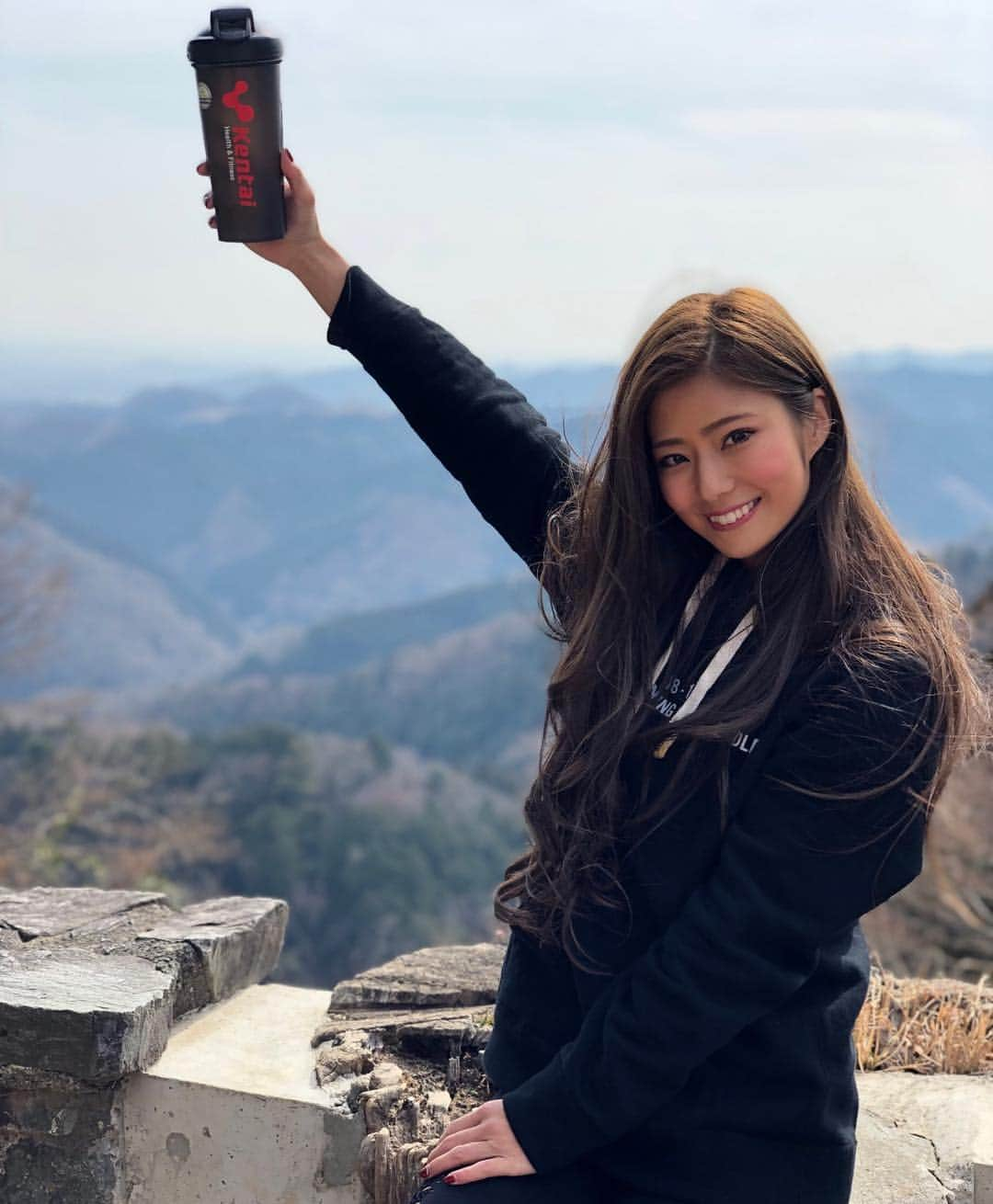 田上舞子さんのインスタグラム写真 - (田上舞子Instagram)「＊ とても良いお天気で気持ちよかった🗻❤️ ＊ ＊ #登山部今年初の活動⛰ #高尾山 #ハイキング後はプロテイン @kentai_official」2月25日 13時26分 - mai_tano