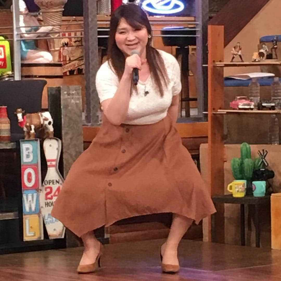 日本テレビ「ウチのガヤがすみません！」さんのインスタグラム写真 - (日本テレビ「ウチのガヤがすみません！」Instagram)「明日の23:59～ウチのガヤは、DA PUMPさんをゲストに「DA PUMP🕺がさらに活躍するために解決すべき３大問題👨🏻‍🏫」をガヤ芸人が解決していきます！🤗 収録前のチョコプラ松尾さん💄 最終仕上げで準備万端です❗️👌 お楽しみに‼️ . #ウチのガヤがすみません！ #ヒロミ #後藤輝基 #DAPUMP  #ガヤ芸人 #収録前の様子 #チョコレートプラネット #チョコプラ #松尾 #坂上さん最後の仕上げ #西村ヒロチョ #王子 #アォ！！ #りんご #替え歌 #ウチガヤ #豪華ゲストとガヤ芸人 #ガヤ芸人オフショット #芸人」2月25日 16時56分 - uchino_gaya