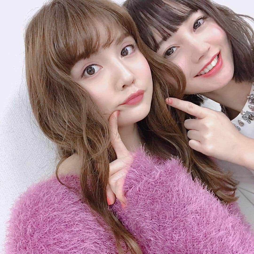 のインスタグラム：「本当にありがたいことにTGCにまた出させていただくことになりました🥺🙏🔥 嬉しい気持ちもありつつ今から緊張MAX💦💦💦 みんなお願いっ！！3月30日横浜アリーナ応援に来て〜〜〜🥺🙏💗（笑） . 前回はプロの周りの方たちを前にただただ終始緊張で固る白玉。。 もちろん楽しさもあったけどそれよりも周りの空気に圧倒されて終わった後はとにかく反省😔。。。 でも帰りの新幹線でたくさんのあったかいコメントやメッセージが届いて本当にすっごく心が救われました😭😭本当にありがとう😭💗 . また出させてもらうチャンスがあるなんて思わなかったし嬉しい反面やっぱり不安も大きくて、、 でも出させてもらうからには 応援してくれたり会場に来てくれたり少しでも興味をもってくれたり優しい言葉を言ってくれたり、、、そんな人たちに恥ずかしくない姿を見せれるように頑張ろうって思いました💪 声援なんて聞こえたら緊張ほぐれてもっと笑顔になれるのでぜひ来てください🥺💗🔥 #写真は前回のTGC #挑戦する白玉に声援を！（笑） #tgc #白玉ななみ」