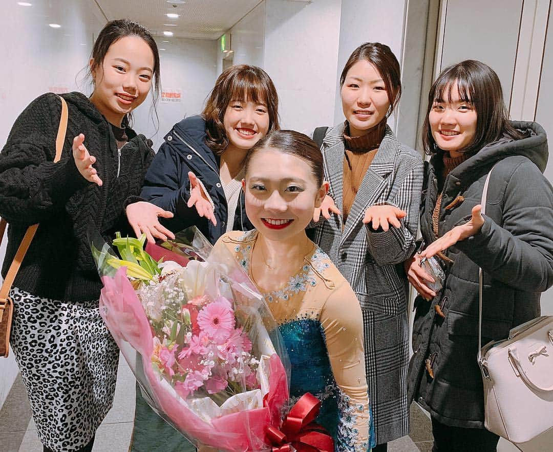 中塩美悠さんのインスタグラム写真 - (中塩美悠Instagram)「2019年2月24日、地元広島で競技を引退いたしました。 スケートヒロシマとは思えないほどたくさんの観客の方々が会場に足を運んでくだり、そんな皆様の前で今季1番ボロボロの演技をしてしまいました…。終わった後相当落ち込んでいたのですが、今思えば、何度もコケ、何度も失敗してもなお必死に最後まで滑りきったあの演技は今までの私のスケート人生を物語っていたのではないかと思います。 そしてその後、引退のサプライズパーティーを開いて下さり、今まで関わってくださった先輩方や後輩達からのあたたかいビデオメッセージに涙が溢れて止まりませんでした。（送ってくれた方々ありがとうございました。）とても言葉では言い表せないほど愛の溢れた引退試合となりました。 これまでいい時ばかりではありませんでしたが、どんな時でも応援してくださったファンの方々、したってくれた後輩、励まして下さった先輩方、私と関わって下さった全ての方々に感謝の気持ちでいっぱいです。 こんなにも愛されていいのかと思うくらい…幸せな引退を迎えることが出来ました。本当にありがとうございました☺️🙏💓」2月25日 18時08分 - miyunakashio