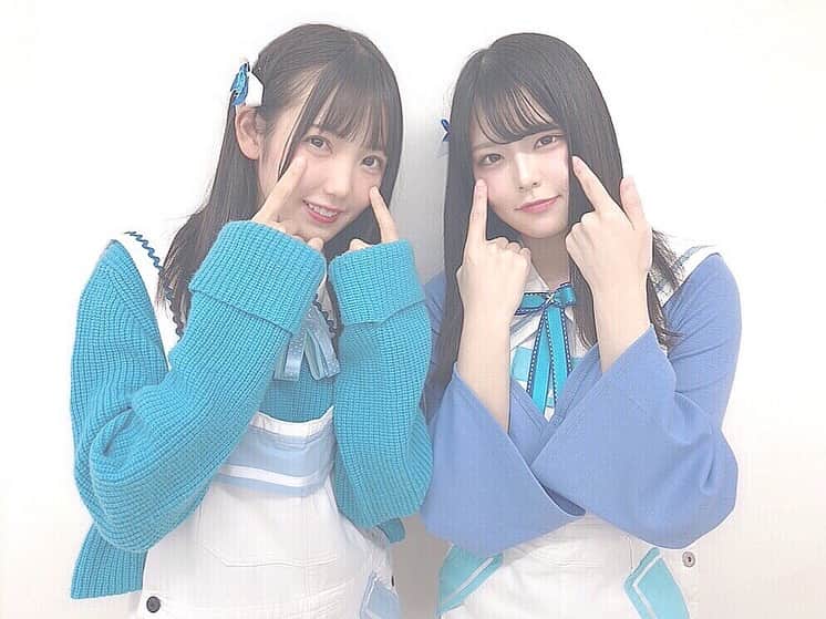門田桃奈のインスタグラム：「出航衣装☁️☁️﻿ ﻿ ﻿ シャツやニットの色や柄もみんなそれぞれ違ってて色んな種類があるよ︎︎( ¨̮ )﻿ ﻿ リボンも୨୧˙˳⋆﻿﻿ ﻿ ﻿ ﻿ #STU48#出航#アイドル衣装#ribbon#BlueKnit#idolcustums #矢野帆夏#谷口茉妃菜 #門田桃奈」