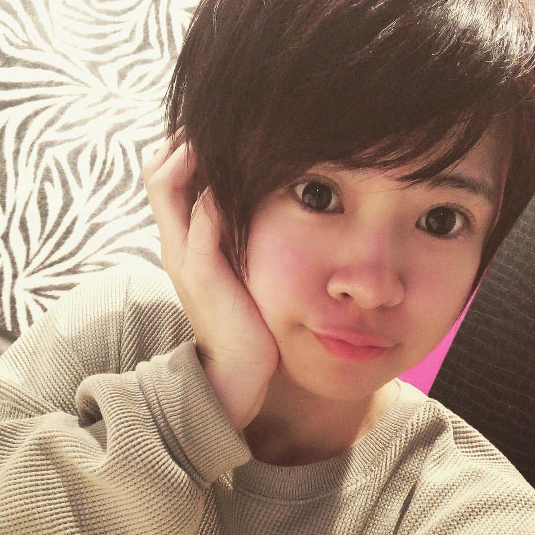 相澤ゆりなのインスタグラム：「#髪切った✂️ #しょーとかっと女子 #ばっさりイメチェン」