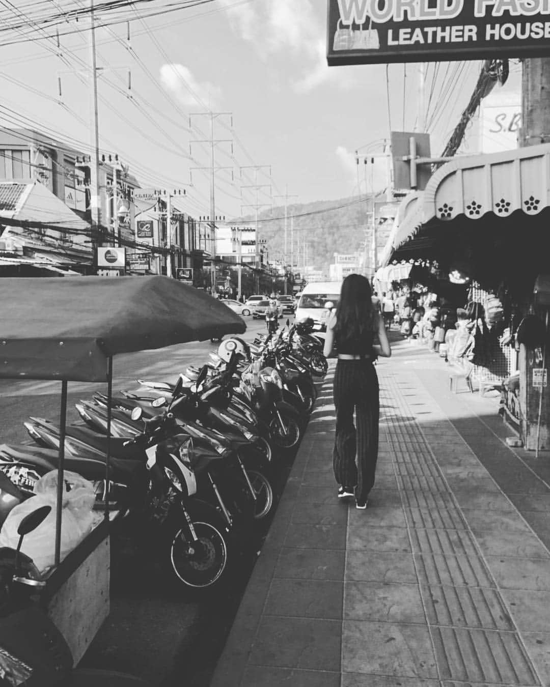 青海さんのインスタグラム写真 - (青海Instagram)「タイって感じ！！3度目のタイだけどちゃんと観光は初めて🌟 バイク🛵たくさん🛵  #thailand #phuket #タイ#プーケット#観光#bike」2月25日 20時28分 - umi__0314