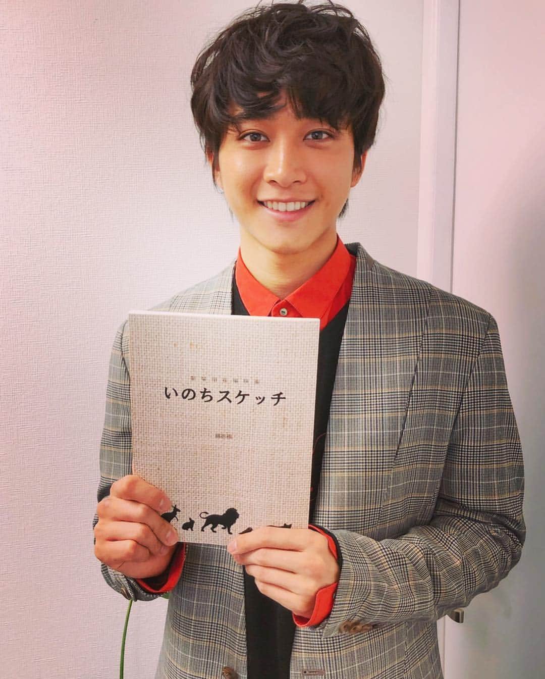 のインスタグラム：「この度、映画 『いのちスケッチ』 に主演として出演させていただきます。 福岡県大牟田市の方々ご協力のもと 観た人の心に残り続ける 素敵な作品を創り出すことが出来るよう。 監督、キャストの方々、スタッフの皆様と 力を合わせて行きたいと思います。 完成をお楽しみに‼️ #いのちスケッチ」