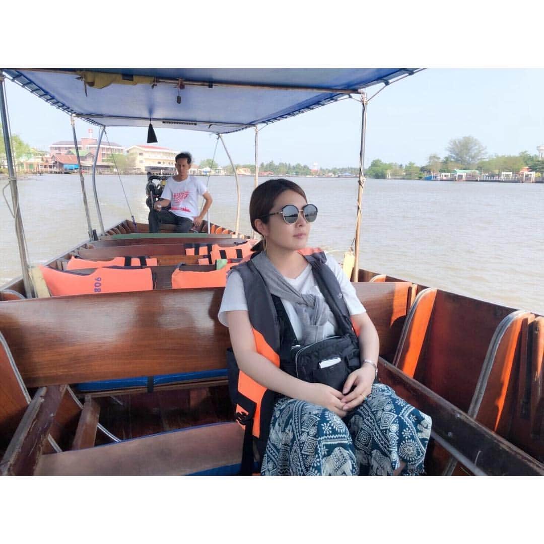 福咲れんさんのインスタグラム写真 - (福咲れんInstagram)「先日しれっと、またタイに行ってきましたの🇹🇭 念願の象さん〜🐘💕💕 . 舟にも乗って、いつも以上にアクティブな旅。 帰りの夕焼けが綺麗だったな〜 今年中にまた行こーっと！ . #タイ #Thailand #バンコク #Bangkok #象 #elefant  #サンプラーン象園」2月25日 22時11分 - renren108