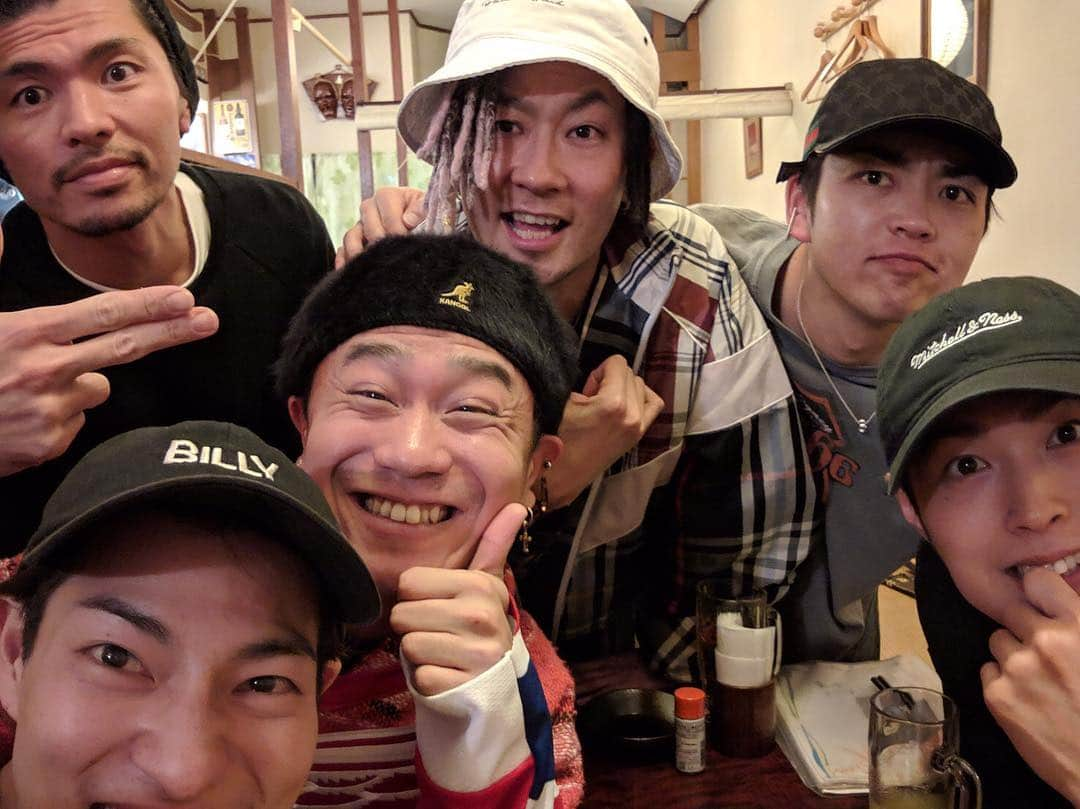 KIMI さんのインスタグラム写真 - (KIMI Instagram)「仕事の合間にメンバーとスタッフさんとの食事会にてw  久しぶりに6人で写真撮りたいなーと思って。。。 あらためて、 また気持ちを一つにしていこうと。 スタッフさんから愛ある激励のアドバイスをいただきました👍  もちろんISSA様もいましたよ✨🙌 この写真見て一言。 「良い写真だな🥰」と。  @yori_dp  @dp_tomo0561  @kimi_da_pump  @u_yeah1983  @dapump.kenzo  @daichix_dp  @issa_hentona  #DAPUMP #らぶあんどぴーす」2月26日 10時47分 - kimi_da_pump