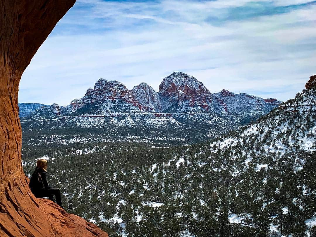 ジョーイ・ダックのインスタグラム：「When snow shows up in the desert - it REALLY shows up 🏔🏜❄️🌨」