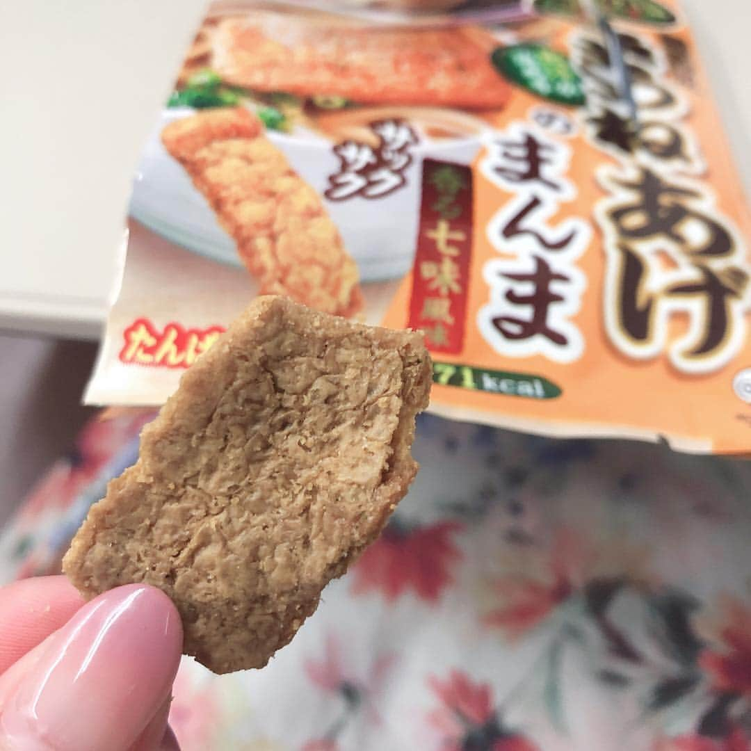 南條早紀さんのインスタグラム写真 - (南條早紀Instagram)「お菓子好き🍭 . 始発に乗って東京出張！ コンビニに行ったら気になるお菓子が。 その名も#きつねあげのまんま . こういうの大好き🥺笑 カップうどんのおあげそのまま食べてる感じ！（おいしい . 東京は花粉くんが大暴れしてますが 収録頑張ります。 へーっくしょい🤤笑 . #お菓子 #おあげ #かりかり #東京 #花粉 #酷い #くしゃみ #炸裂 #目 #しぱしぱ #かゆい #やめてくれ」2月26日 8時57分 - nanjo_saki