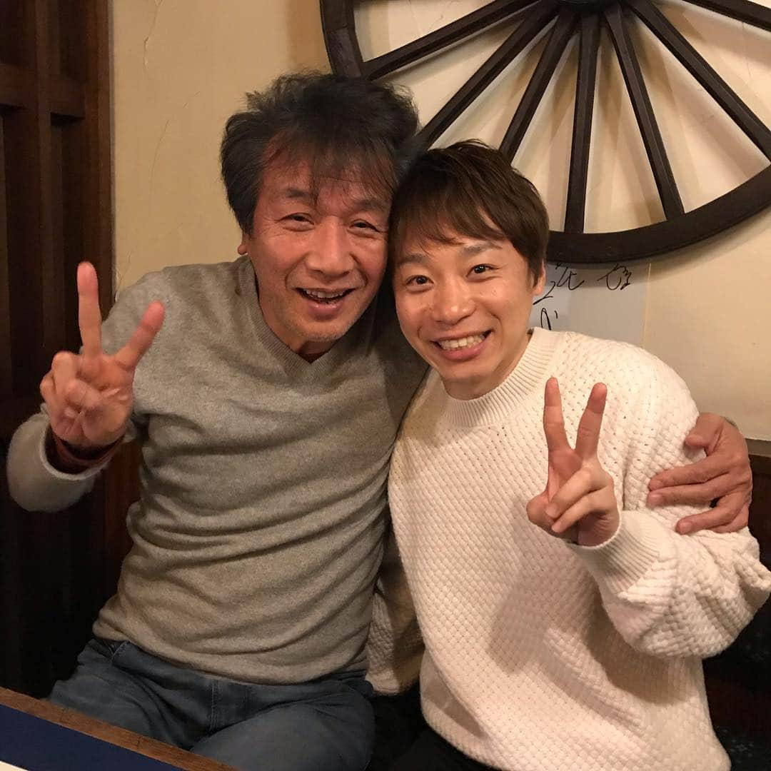 池添謙一さんのインスタグラム写真 - (池添謙一Instagram)「昨日は謙聞録ロケの後、馬主さんでもある歌手の前川清さんと食事をさせていただきました(^^) スーパー歌手なのに物腰が柔らかくて、顔にいい人が滲み出てました笑笑 なによりも騎手をリスペクトしてくれていて、本当に楽しい時間でした😊  #前川清 #ビタミンSお兄ちゃん #3月3日から24日まで新歌舞伎座開場60周年記念特別企画がスタートするみたいです。 #謎のCDジャケット風 #河邑ミク #R1がんばれ」2月26日 20時29分 - kenchan.0723