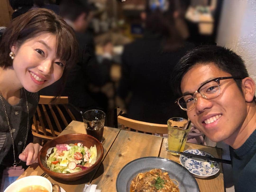 五十幡裕介さんのインスタグラム写真 - (五十幡裕介Instagram)「森さんとランチ🍽 先輩との意見交換、アドバイスをもらう。 日々取り組んでいる仕事を、一歩立ち止まって 振り返る時間を作ってもらえることがありがたいです😊  #森さやか アナウンサー #イチオシ！ #先輩 #いつも #お世話になっています #ありがとうございます✨#ランチ #ミーティング という訳じゃないけど #私にとって貴重な時間です #メガネスタイル #テレビに出る時以外 #基本的にメガネです #楽チン です #明日 もイチオシ！を #ご覧下さい(^^) #HTB #アナウンサー #五十幡裕介」2月26日 19時15分 - htb_isohatayusuke