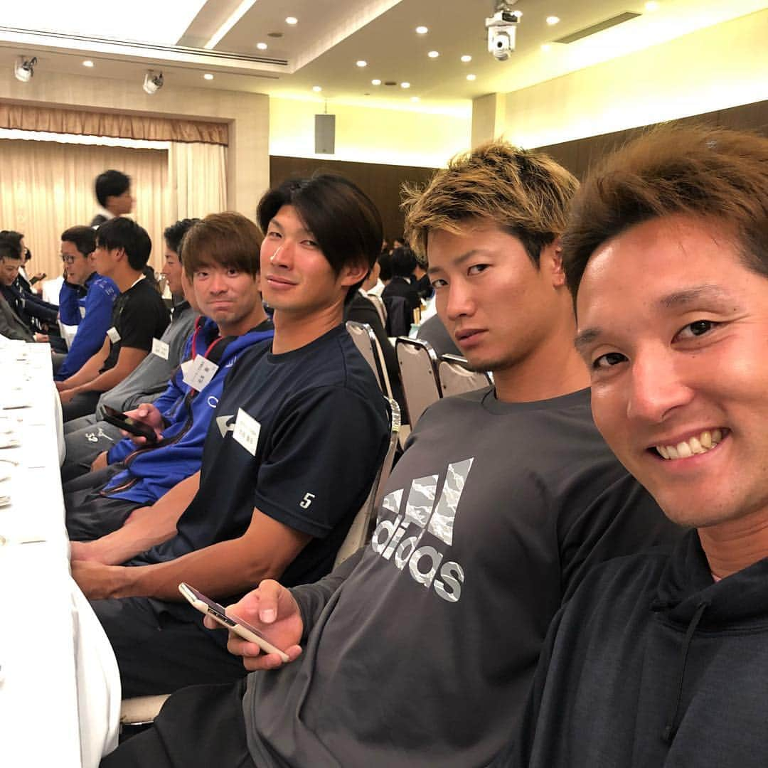 中田翔さんのインスタグラム写真 - (中田翔Instagram)「昨日のキャンプ夕食会！！ 沖縄キャンプ無事終わりました！！ これも、名護市、国頭村の皆さんの助けがあったからだと思います！感謝してます。ありがとうございました！！ みんなの期待を裏切らないように今年一年全力で頑張るので応援よろしくお願いします！！ファイターズはここからさらに強くなりますよ！！！ #北海道日本ハムファイターズ#名護市#国頭村#夕食会#最強チーム#優勝#日本一#感謝」2月26日 11時28分 - shonakata_official