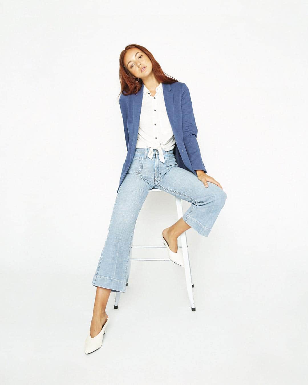 ジェームスジーンズのインスタグラム：「Our Flares are looking for a good home! Get them while they’re back in stock. | 👖: Caroline Ankle Light Oxford」