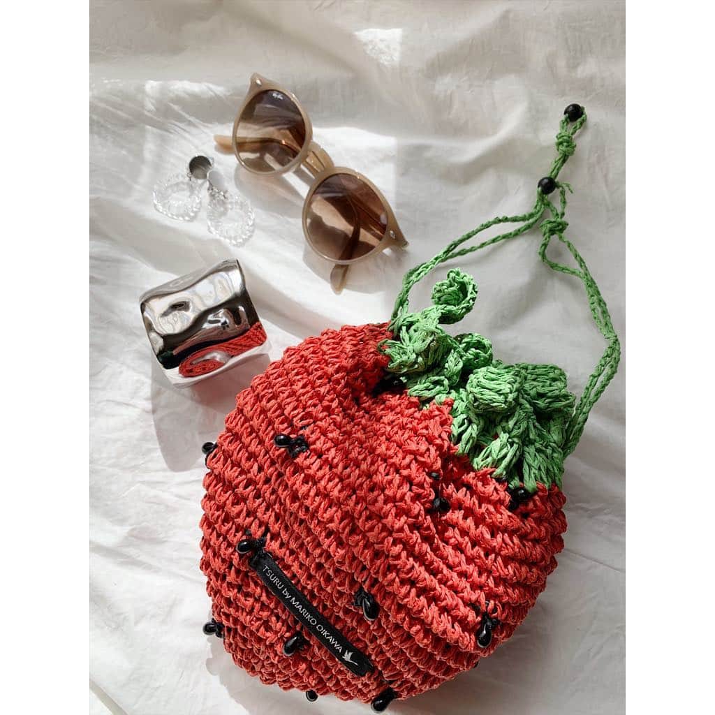 川島幸恵さんのインスタグラム写真 - (川島幸恵Instagram)「🍓🍓🍓🤤 ・ @daidoji_rie @mina_rumi ありがとう♡  #strawberry #bag #fashion #summer」2月26日 12時11分 - sachie118