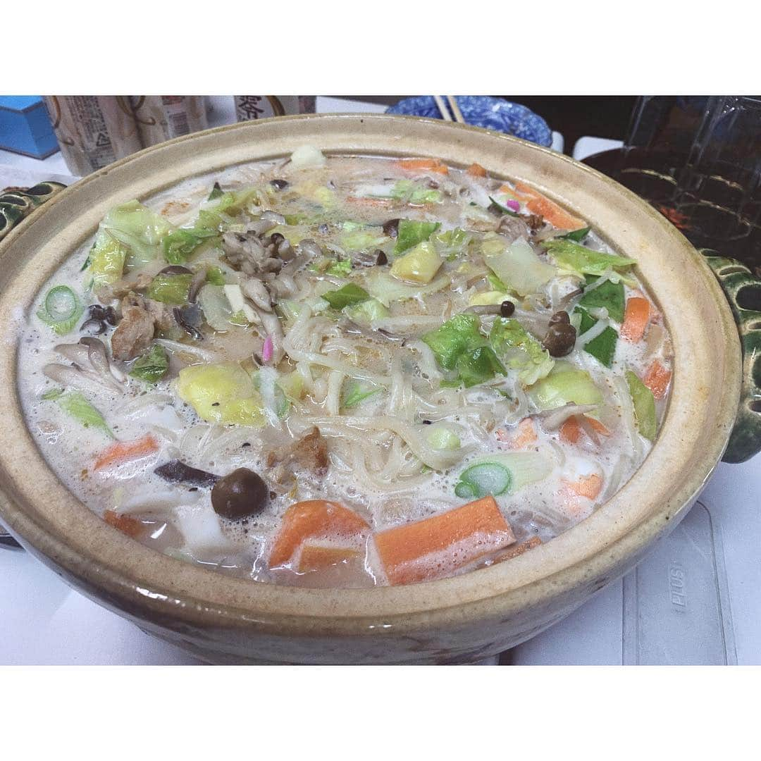 紗栄子さんのインスタグラム写真 - (紗栄子Instagram)「南島原の江越製麺所にて。 江越さんと奥様のお手製の江越製麺のおうどんを使ったちゃんぽん鍋とピザ♡♡ 実家に帰るような気持ちで「ただいま〜」と✨✨✨ はぁ。 もう帰りたい♡ #江越製麺所#長崎」2月26日 13時12分 - saekoofficial