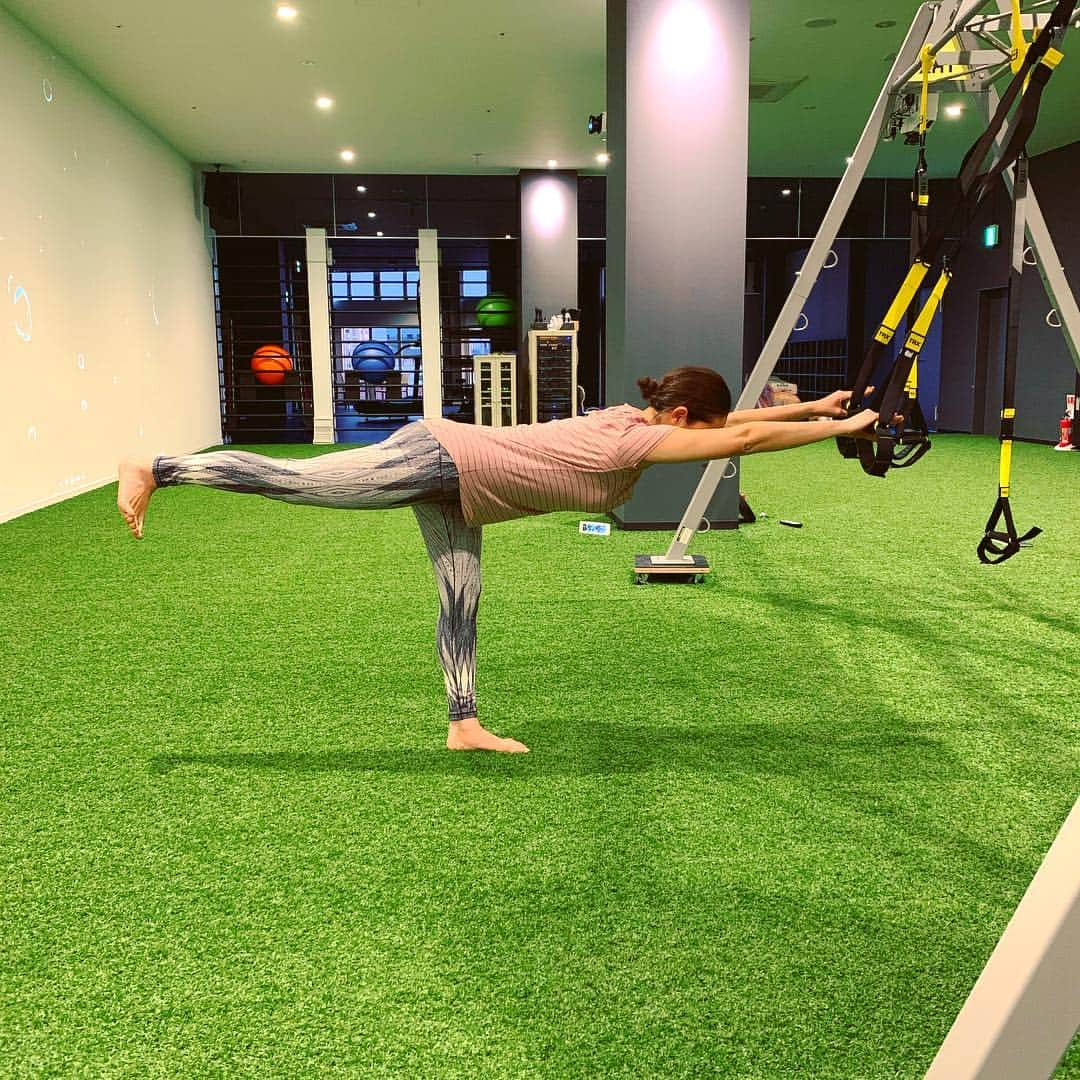 高松いくさんのインスタグラム写真 - (高松いくInstagram)「Worrior3‼️TRX Yoga ♪ @sonnetteinc.official にて 体験会 3月18日、25日 月曜日 あります🙌 時間はまた告知致します😊  #trxyoga #trx #yoga  #群馬 #ゴールドジム #プラススタジオ #fitness #fit #gym  #ジム #効果 #アーサナ #ウォーリア3 #virabhadrasana1 #warrior1 #warrior #戦士のポーズ #asana #gunma #トレーニング にも good #training #prana」2月26日 13時20分 - iku_takamatsu_trip_sup_yoga