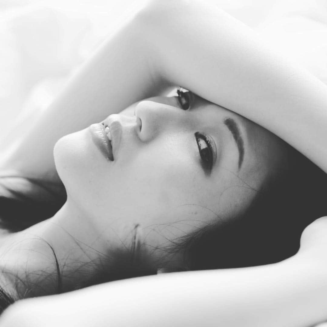 壇蜜のインスタグラム：「白昼夢  #壇蜜 #モナリザ #結晶」