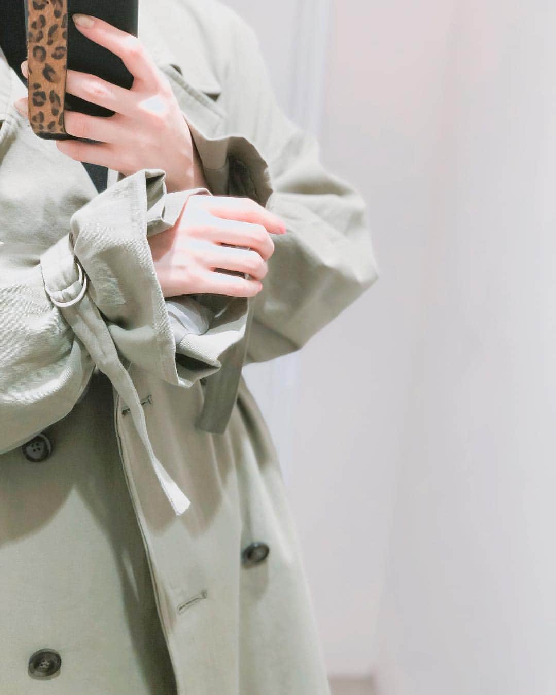 reika satoのインスタグラム：「. . khaki💚 . @duras_official  #duras #sendai #forus #newarrivals #trenchcoat #coat #khaki #ss #spring #summer #ootd #デュラス #仙台 #153cm #153cmコーデ」