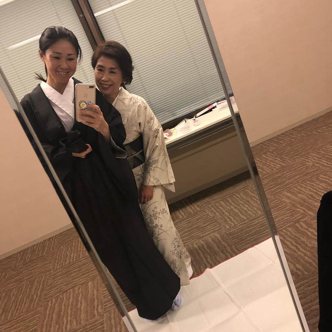 古閑美保さんのインスタグラム写真 - (古閑美保Instagram)「祖母が残してくれたお着物を自分で着たいと思いまして、着付け教室始めました。本日は下着の着方、長襦袢の着方、お着物の着方まで学びました😊 #日本和装 #鈴木千里 先生」2月26日 17時37分 - kogamihokogamiho