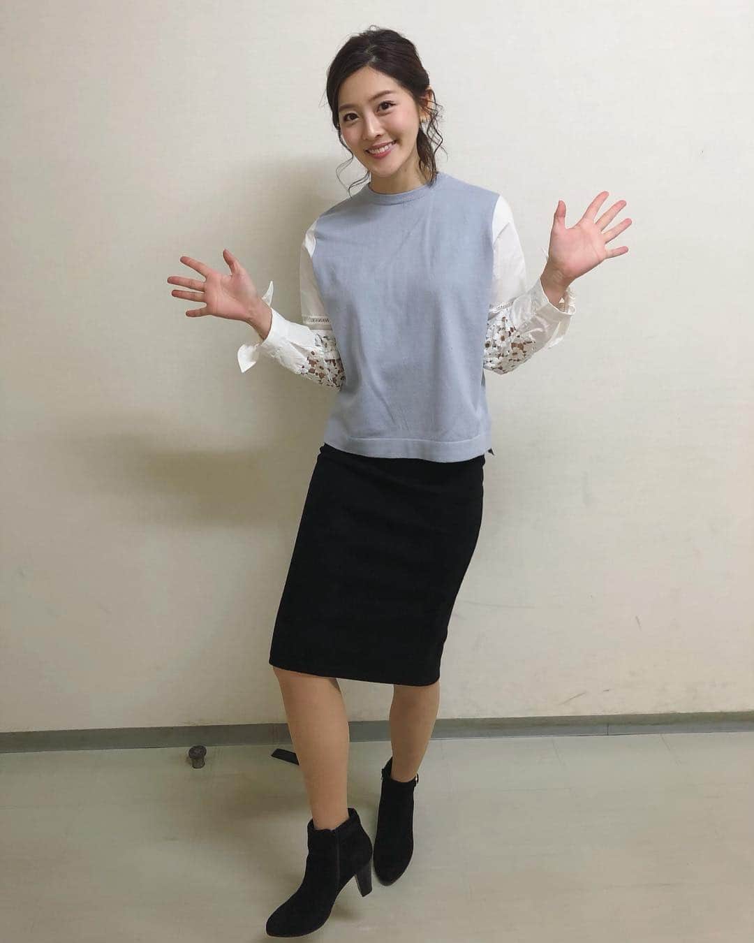 中村秀香のインスタグラム：「今朝も 朝生ワイド『す・またん！』お天気担当でした。 ありがとうございました🙇‍♀️ #すまたんポーズ」