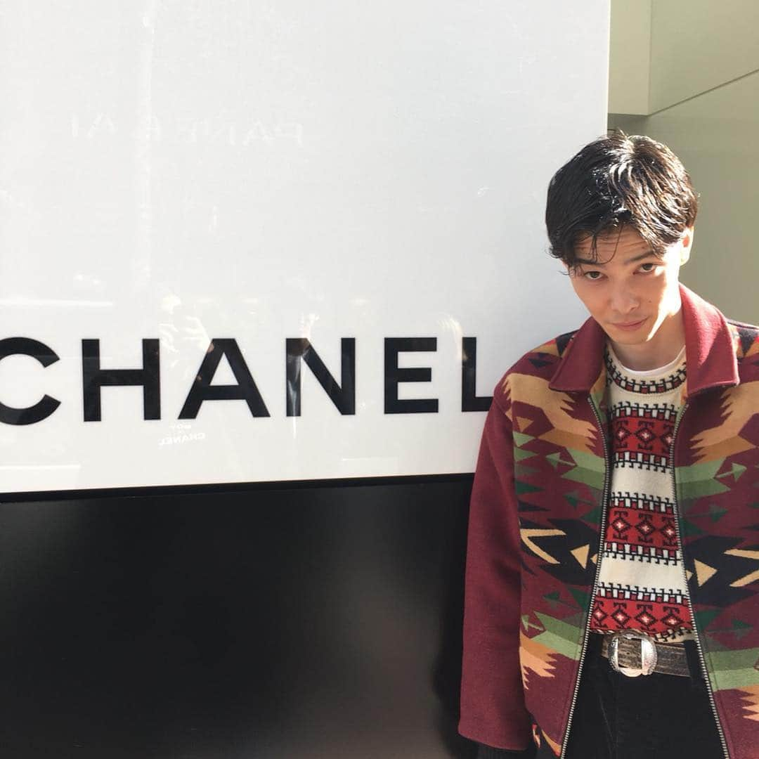 守屋光治さんのインスタグラム写真 - (守屋光治Instagram)「CHANELメイクアップ体験。 みんな楽しんでの初体験。 #PR  #BOYDECHANEL  #BEONLYYOU  #CREATEYOURSELF  #シャネル  #ボーイドゥシャネル  #mensnonno」2月26日 18時03分 - kojimoriya327