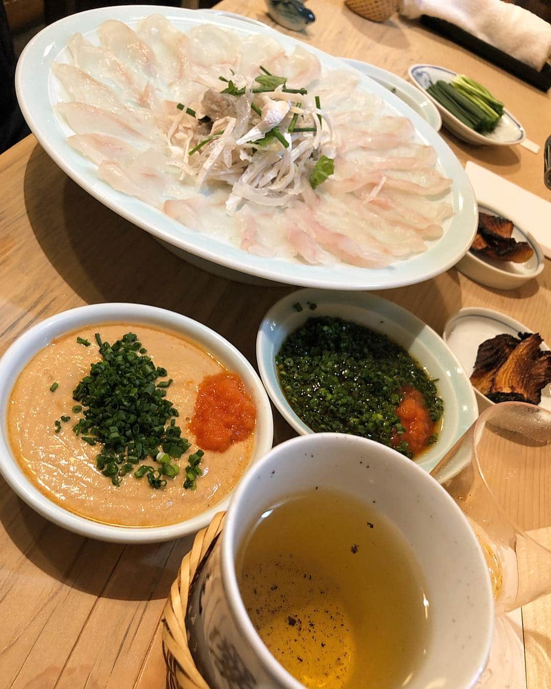 濱野りれさんのインスタグラム写真 - (濱野りれInstagram)「Blowfish Restaurant  #Reservation ➡︎ Soon #Taste ➡︎ A I could make a reservation on that day!!The cuisines I order are 'Sashimi with Ankimo sauce', 'Nikogori', 'Karaage' and 'Zousui' 結局いつものメニュー🐡💓 美味しいけど、個室がオススメだよ🥺✨ . . #Rirelog#blowfish#roppongirestaurant #washoku#sashimi#sashimilover #tokyoeats#toptokyorestaurants#tokyogourmet#lovetoeat#eatlover#tabelog#fugu#ふぐ#ふぐ料理#予約必須#グルメ記録#和食#東京グルメ#食べログ高評価#食べログ4」2月26日 18時28分 - riregram