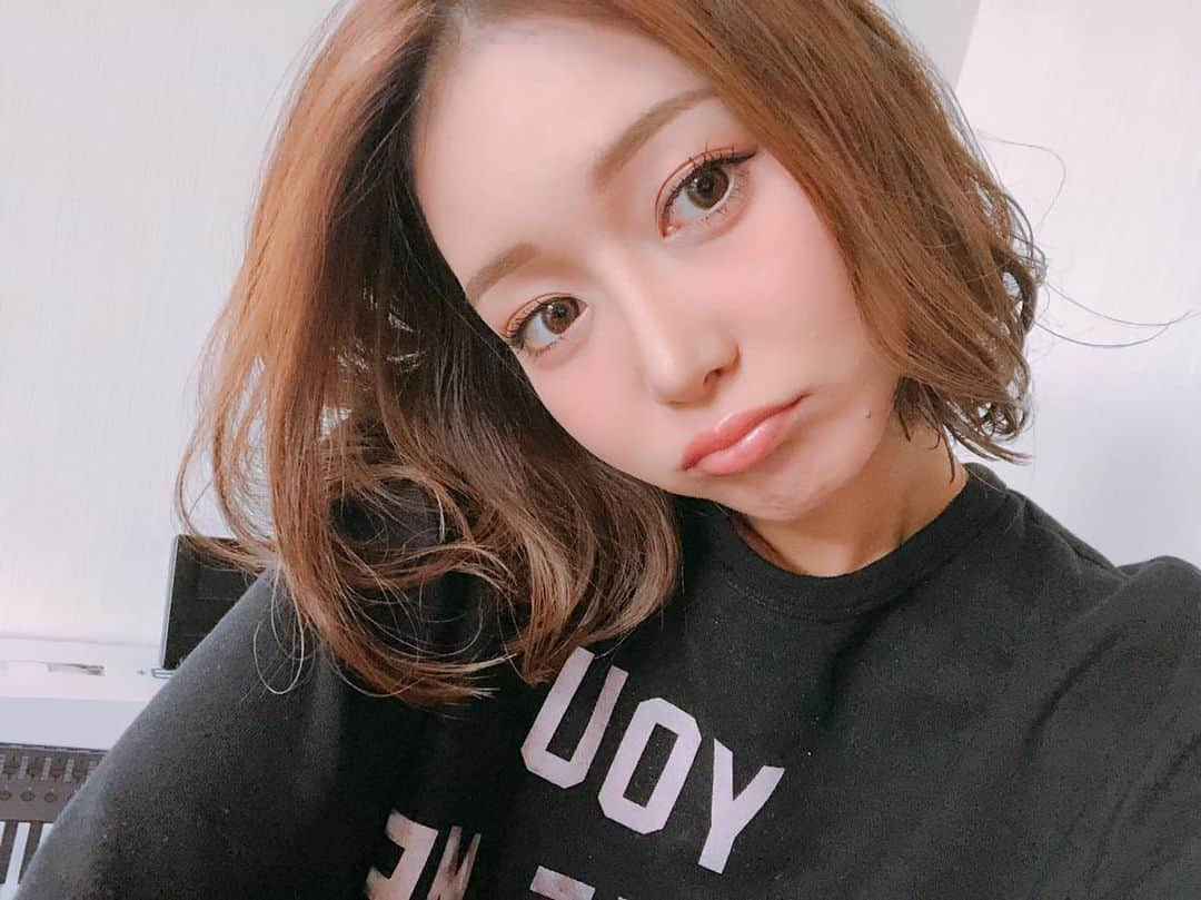 川上愛さんのインスタグラム写真 - (川上愛Instagram)「. みんな今日も一日お疲れ様っ😗💋」2月26日 18時50分 - manakawakami