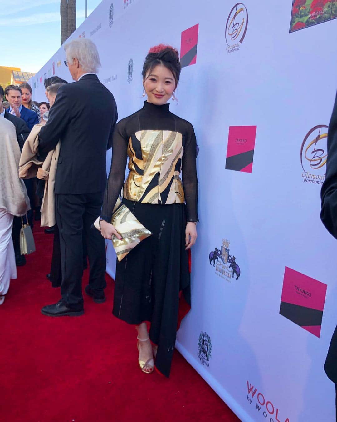 のインスタグラム：「______________Oscar academy2019 Hollywood🇺🇸 アカデミー賞授賞式パーティーに 参加させて頂き光栄でした。 . 当日はModelのLisaさんのHair担当 させて頂きました。 . . .  Fashion coordinate 美EIKOの着物をリメイクされた帯ビスチェとバッグ 明治の羽織を使用されたイレギュラー巻きスカート Designer @eiko__kobayashi @be.japon  @hommeplisse_isseymiyake の Plisseを合わせて Hair Yuko Tokunaga . . . #Oscar#academyawards  #academy#Hollywood #palladium #party #レッドカーペット #アカデミー賞#ハリウッド #LA#和コーデ#和ドレス #美EIKO#fashion#hairmake #makeup#artist#tomominakamura」