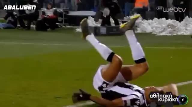 チュバ・アクポムのインスタグラム：「Foul or not ? 😂🤦🏽‍♂️😤🤷🏽‍♂️」