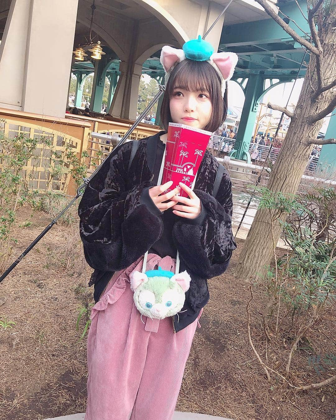 高橋彩音さんのインスタグラム写真 - (高橋彩音Instagram)「いつかの💙🐱💙 #disney #disneysea #gelatoni」2月26日 21時14分 - aayyaannee811